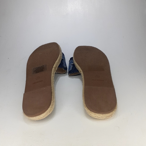 Avon Walk Demin Sandal with Floral Applique Sz8 - Picture 8 of 9